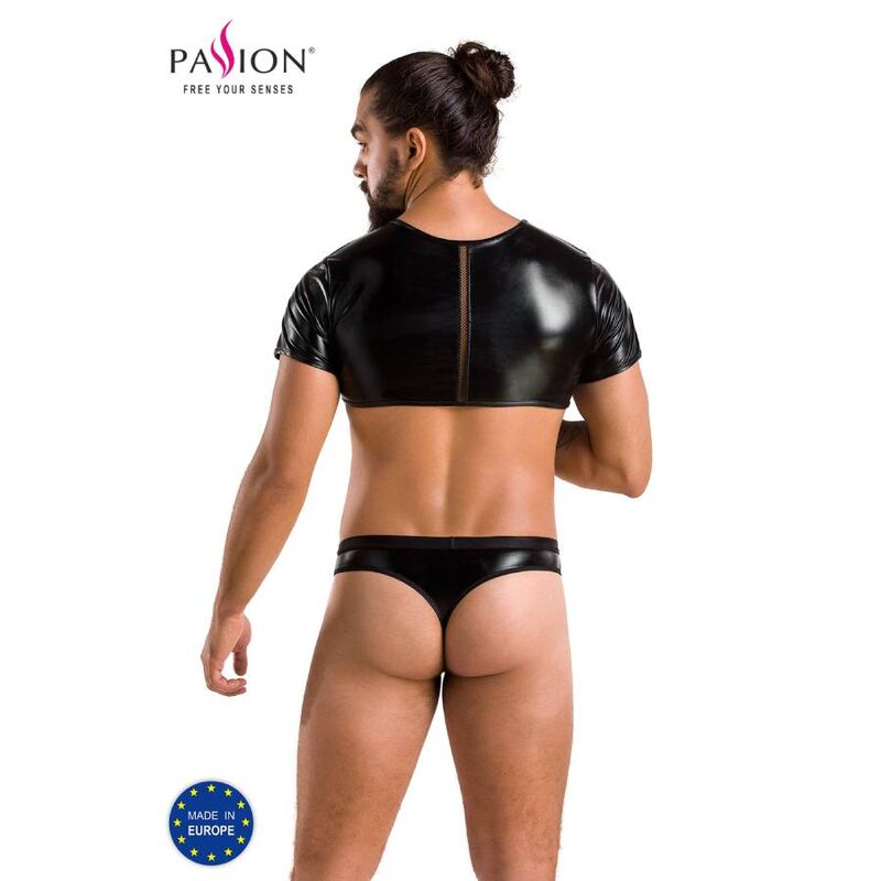 Ensemble homme Peter porte de dos, top court effet cuir noir et string devoilant fesses et dos, lingerie masculine fetichiste soft signee Passion