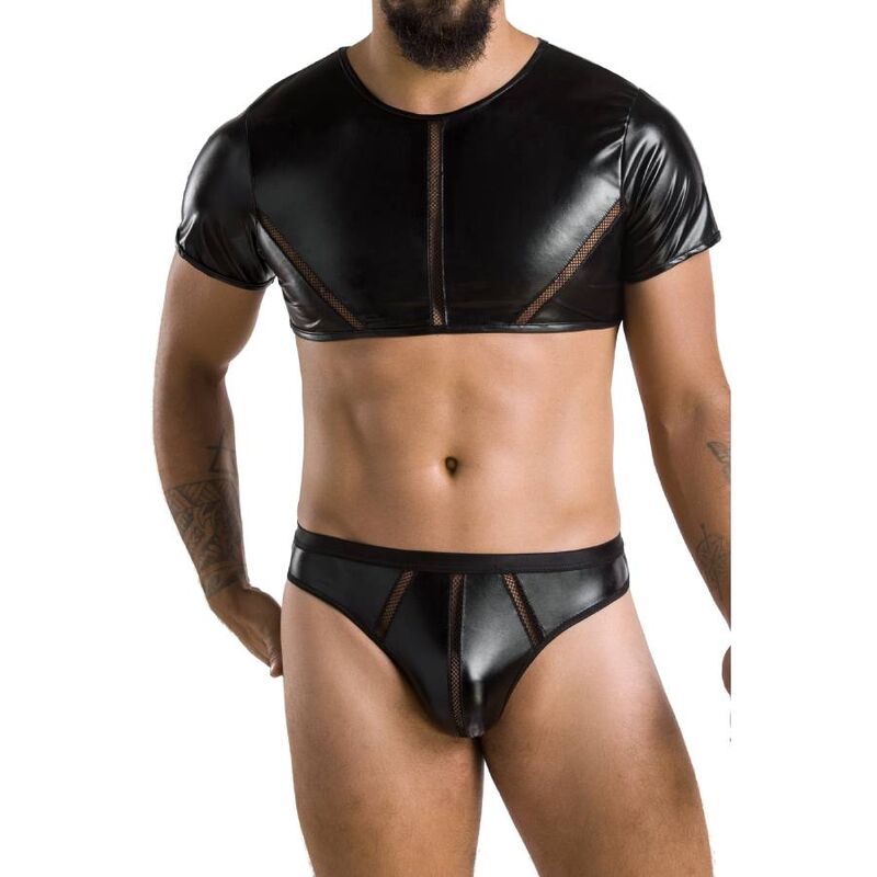 Gros plan ensemble Peter de face, tee-shirt court effet cuir noir et slip a finitions cuivrees sur torse masculin nu, lingerie masculine sexy Passion