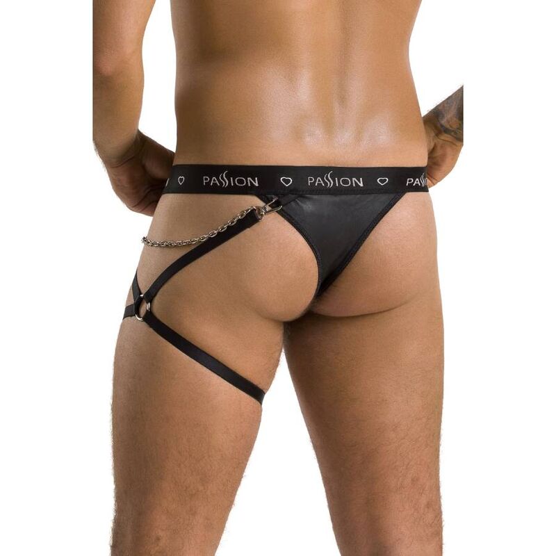 Jockstrap homme Passion vu de dos sur corps nu, sangles a chaine et ceinture logo laissant les fesses nues, lingerie masculine fetichiste signee Passion
