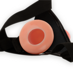 Gros plan sur l'ouverture arrière de la gaine couleur chair du harnais Intense, sangles élastiques noires visibles