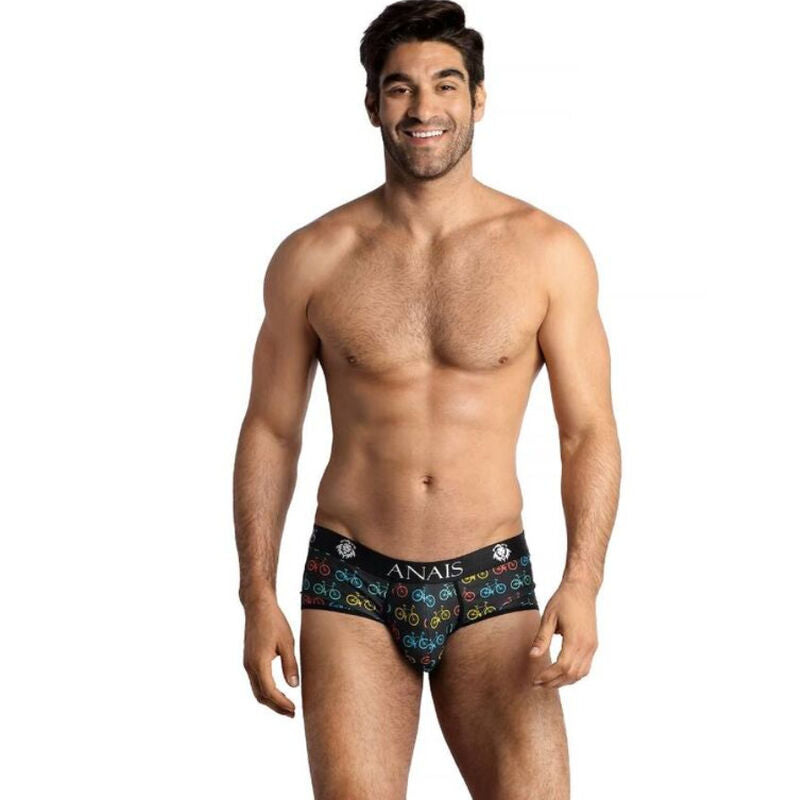 Mannequin torse nu de face portant le slip homme Benito Anais imprime velos colores, coupe sportive jambes courtes ajustee au corps.