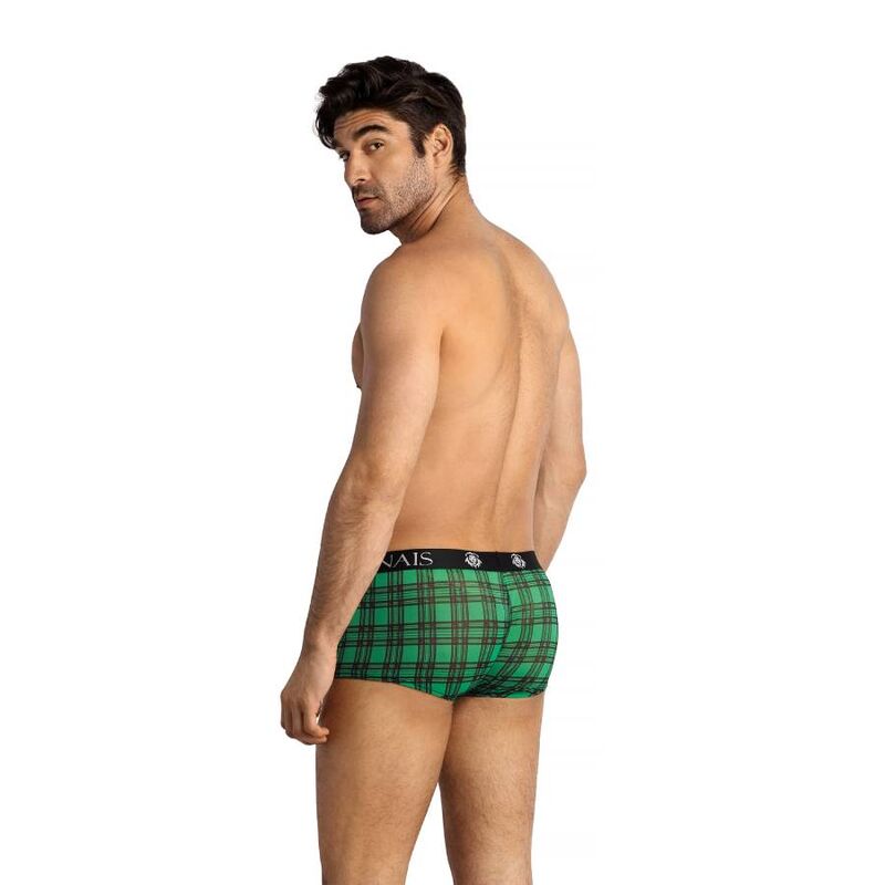 Homme torse nu de dos en boxer Magic a carreaux verts, lycra moulant epousant le fessier, ceinture Anais, piece de lingerie masculine sportive.