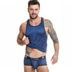 Debardeur homme Naval en tulle bleu marine porte de face par un modele soulevant l ourlet, coupe moulante sans manches et boxer assorti ceinture Anais.