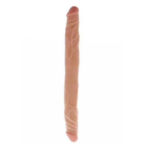 Double gode realiste a deux extremites couleur chair, axe vertical : deux glands marques et veinage le long de la tige flexible, concu pour la double penetration.