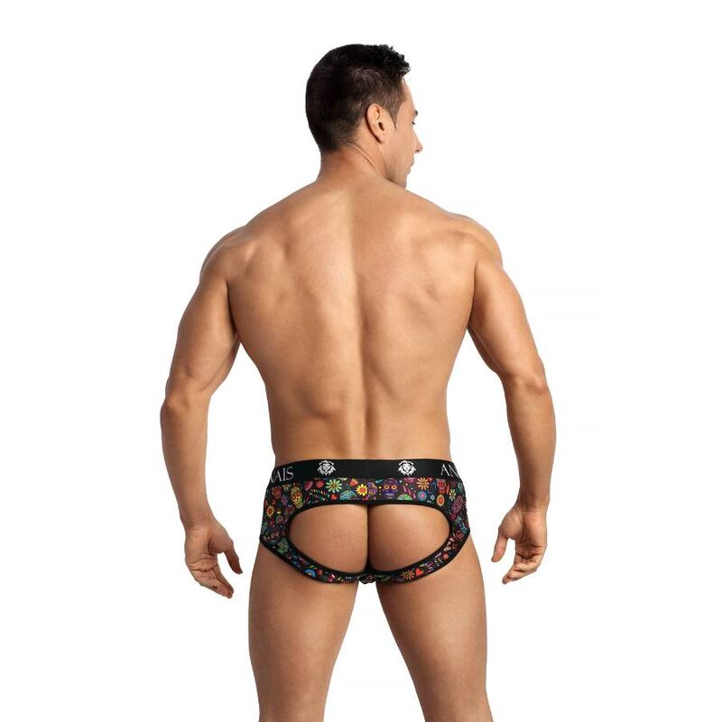 Vue de dos d'un homme torse nu en jockstrap Mexico a imprime calaveras, fesses ouvertes laissant le fessier nu, ceinture Anais, lingerie masculine festive.