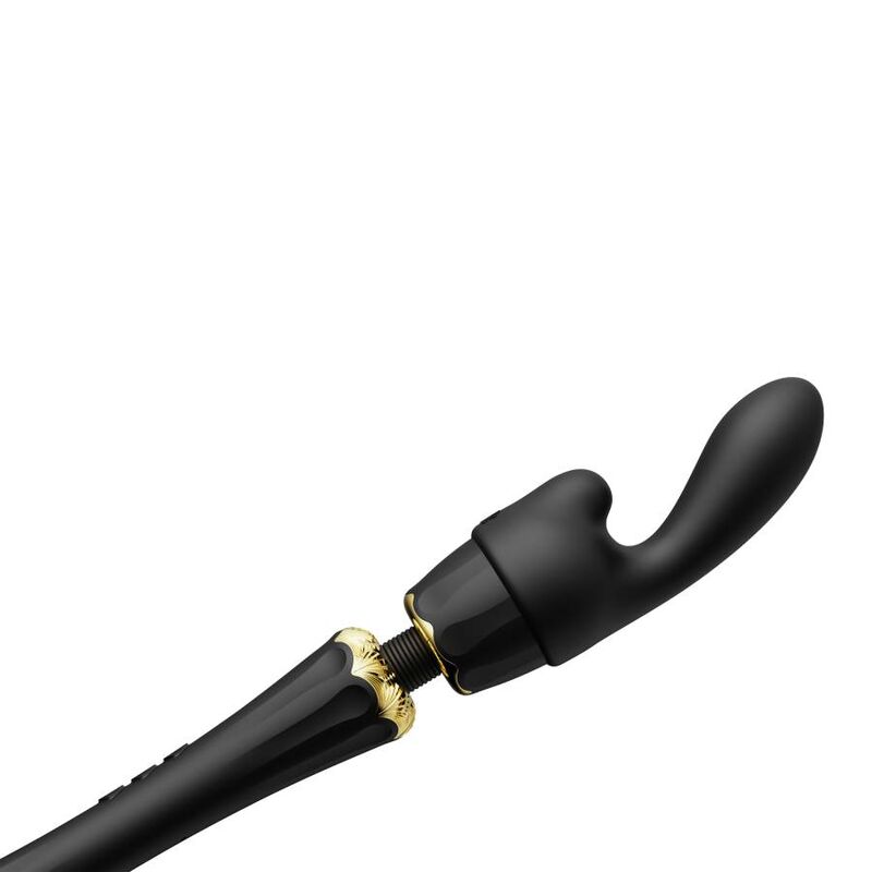 Gros plan de l'embout lapin noir aux deux branches arrondies fixé sur le manche Kyro, silicone mat, accessoire fantaisie pour double stimulation. Marque Zalo, baguette Kyro luxe.