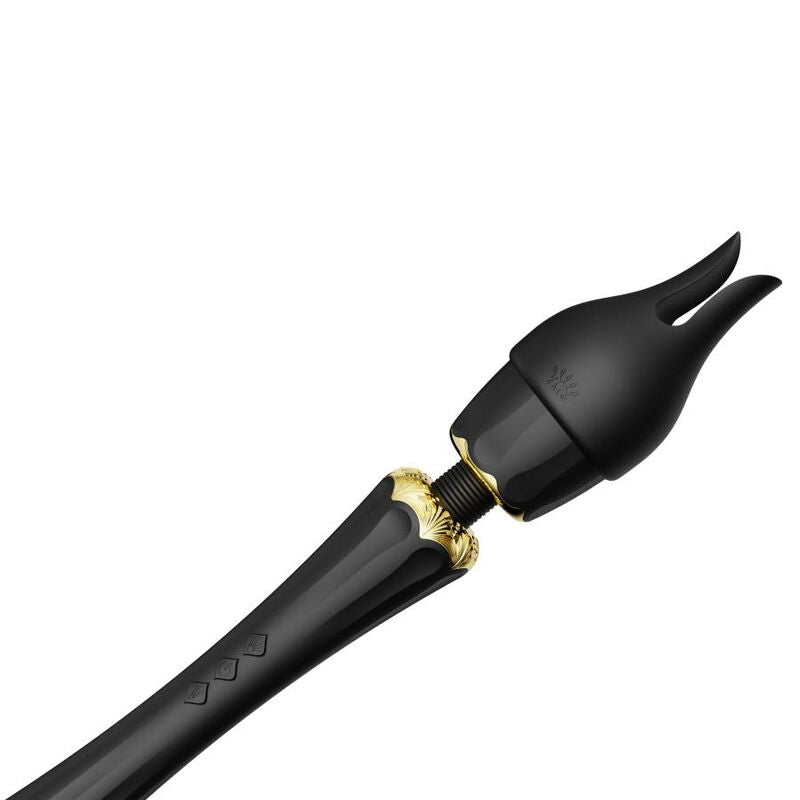 Le Kyro noir avec embout à deux pointes effilées dressées, fixé en diagonale sur le manche, accessoire de micro-stimulation lisse, design abstrait. Marque Zalo, baguette Kyro luxe.