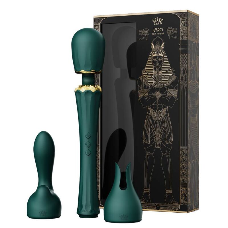 Coffret Kyro vert et doré à motifs égyptiens avec le wand et ses embouts disposés autour de la boîte, accessoires lisses non anatomiques élégants. Marque Zalo, baguette Kyro luxe.
