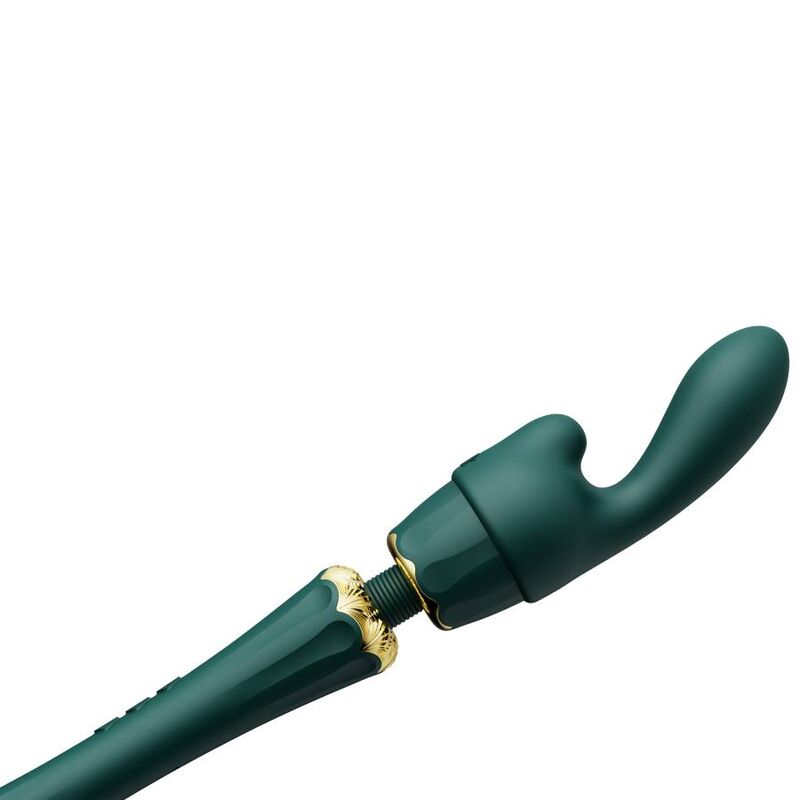Gros plan de l'embout lapin vert à deux branches courbes monté sur le manche Kyro, silicone laqué, accessoire fantaisie pour double stimulation. Marque Zalo, baguette Kyro luxe.