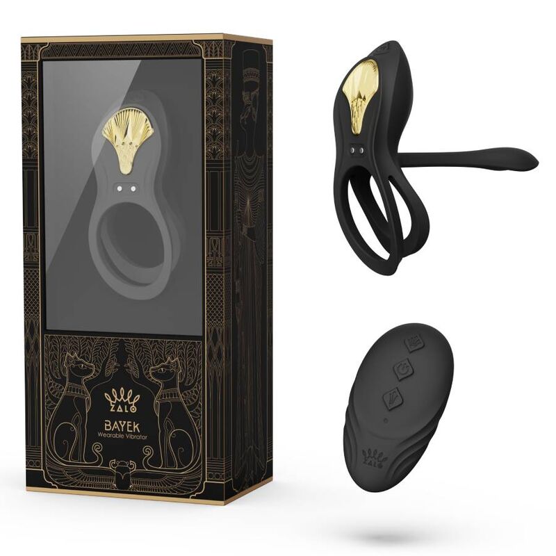 Boîte Bayek noire et dorée à motifs félins égyptiens présentée avec le cockring noir et sa télécommande galet posés à côté, ensemble de couple. Marque Zalo, cockring Bayek de couple.