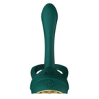 Cockring Bayek vert de face avec embout stimulateur courbe dressé sur le double anneau, base à bouton power, accessoire de couple lisse sans réalisme.