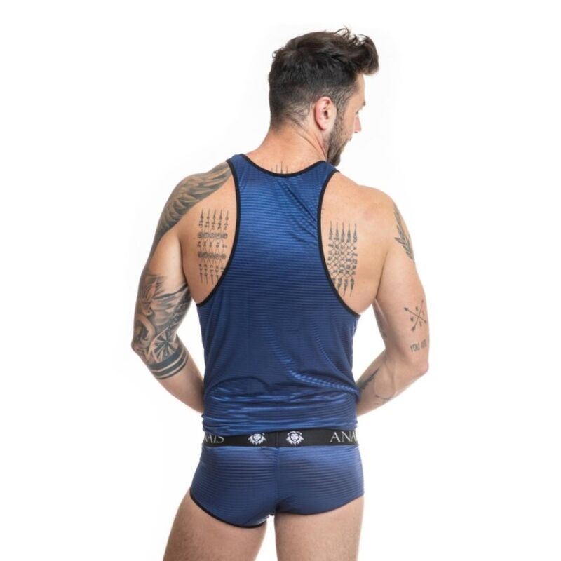 Debardeur homme Naval en tulle bleu marine vu de dos sur modele, coupe degageant largement le dos, boxer assorti a rayures et ceinture logo Anais douce.