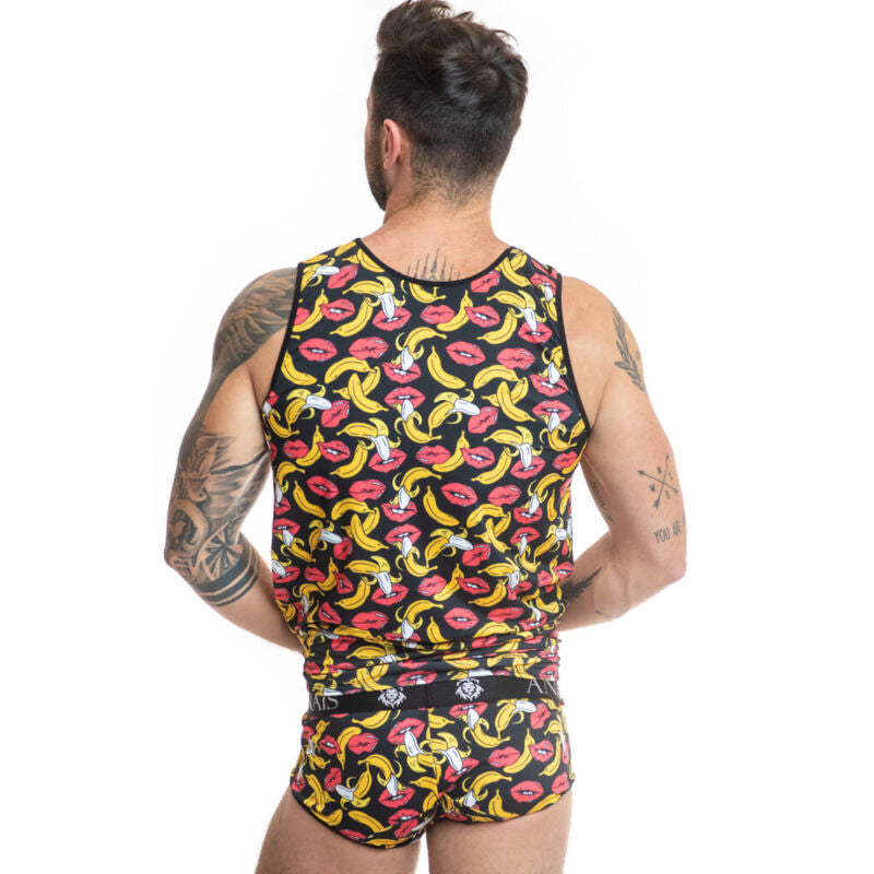 Debardeur homme bananes porte de dos, maille sans manches Anais imprime fruite vif qui souligne le dos et laisse les bras tatoues a nu.