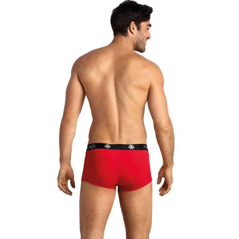 Boxer homme Soul rouge bordure noire porte de dos par un modele torse nu, coupe sportive jambes longues, microfibre douce Anais, vue arriere ajustee a la silhouette.