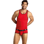 Debardeur homme microfibre rouge bordure noire porte de face avec jockstrap assorti par un modele, dos nageur sans manches, coupe ajustee Anais valorisant le buste.