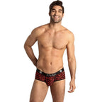 Slip leopard rouge porte de trois-quarts sur torse nu, microfibre douce, ceinture Anais, coupe ajustee a motif animalier rouge expressif.