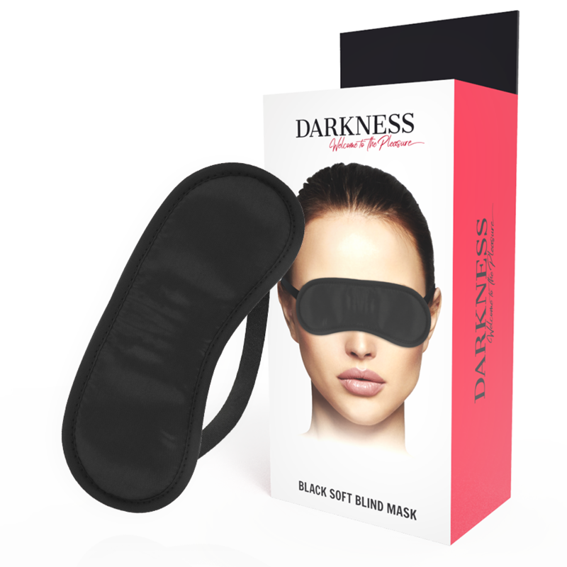 Masque occultant en satin noir Darkness presente avec sa boite Black Soft Blind Mask. Bandeau souple pour les yeux qui coupe la vue pour decupler les autres sens a deux.