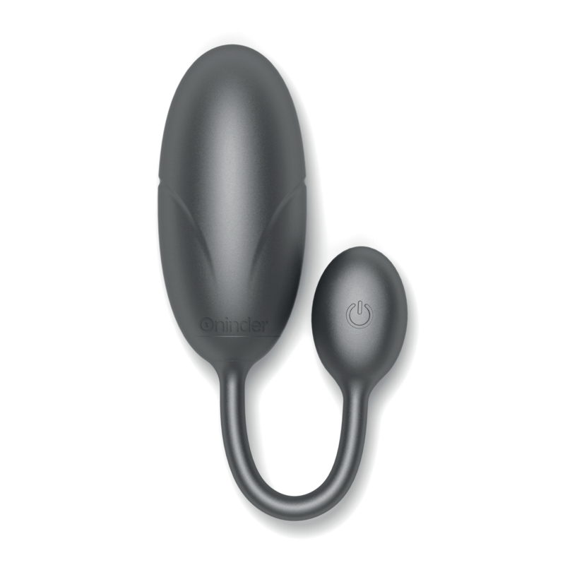 Gros plan de l'oeuf vibrant Tokyo Oninder en silicone gris anthracite, grosse bille lisse et petit oeuf de commande relies par une tige souple.