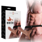 Emballage Intense Silicone Hollow Strap-On à côté d'un homme portant le harnais avec la gaine couleur chair, dimensions 16 x 4 cm affichées
