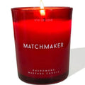 Bougie de massage rouge Matchmaker allumee de face, soin 3 en 1 aux pheromones 150 ml au beurre de karite, parfum boise Eye Of Love.