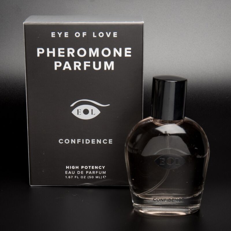 Flacon Confidence teinte ambree devant sa boite Pheromone Parfum, eau de cologne aux pheromones pour homme 50 ml High Potency Eye Of Love.