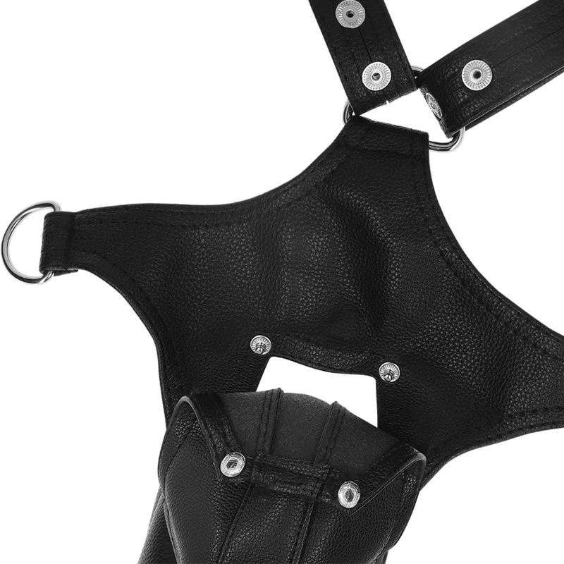 Detail du harnais corps jockstrap Fetish Submissive a plat, boutons-pression metalliques et anneaux en D, assemblage cuir vegan et maille stretch sans modele.