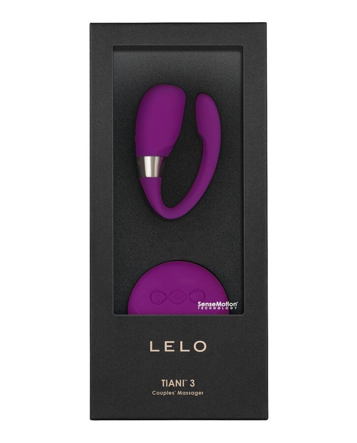 Stimulateur de couple Lelo Tiani 3 violet dans son ecrin noir avec sa telecommande, masseur a porter en silicone pilotable sans anatomie.