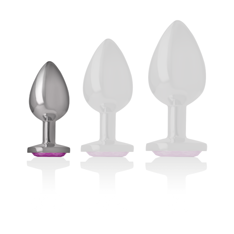 Trois plugs anaux bijou Intense classes par taille, embouts metal chrome lisses et bases coeur a pierre rose, comparatif de gabarit sur fond blanc