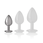 Plug anal bijou en métal avec pierre en cœur — détail texture surface