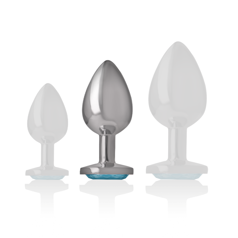 Trois plugs anaux bijou Intense alignes par gabarit, embouts metal chrome lisses et bases coeur a pierre bleu ciel, comparatif des tailles sur fond blanc