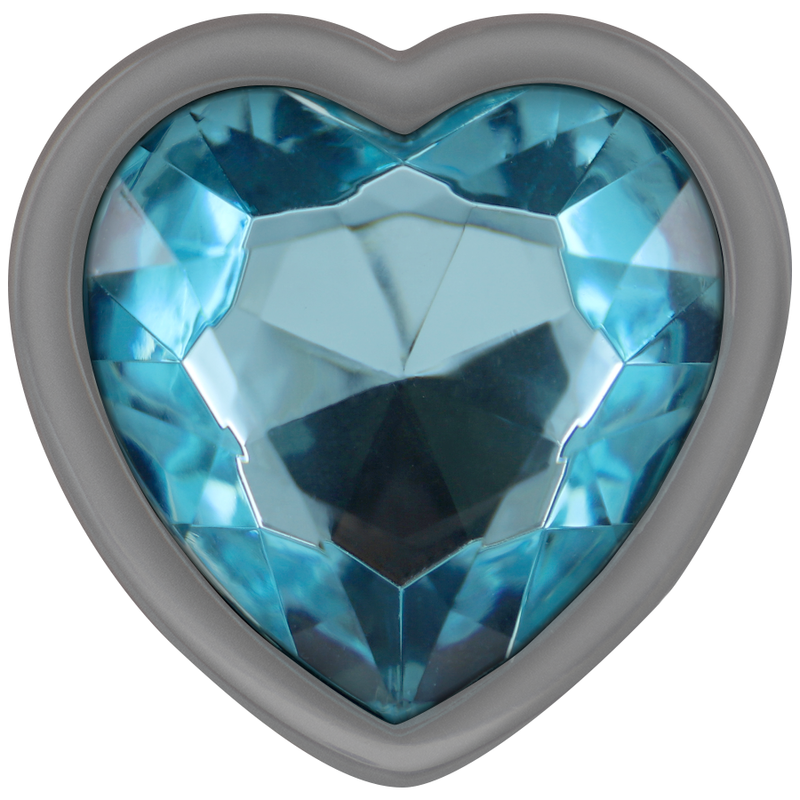 Gros plan de la base coeur du plug bijou Intense, grande pierre bleu ciel facettee a multiples reflets cerclee de gris, detail elegant sur fond blanc