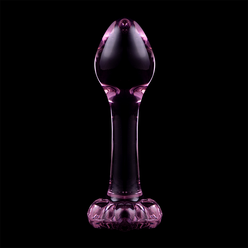 Plug anal fin en verre borosilicate teinte rose-violet sur fond noir, tete bombee et base fleur sculptee, vue de face, surface lisse non poreuse pour debuter.