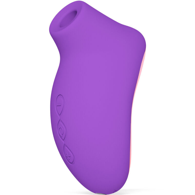Stimulateur clitoridien Sona 2 Travel violet en silicone vu de profil, embout d'aspiration arrondi, format de voyage compact à ondes soniques sans contact, rechargeable.