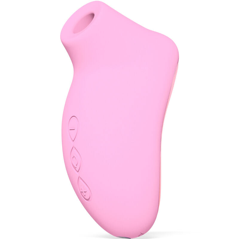 Stimulateur clitoridien Sona 2 Travel rose pâle en silicone vu de profil, embout d'aspiration arrondi, format voyage compact à ondes soniques, rechargeable USB.