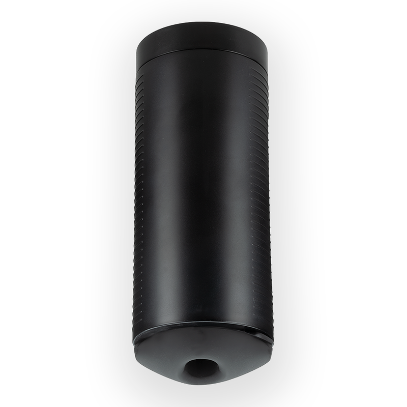 Masturbateur Titan de profil, coque noire mate texturee et ouverture circulaire lisse au bout, stroker vibrant interactif compatible contenus 2D et realite virtuelle Kiiroo.