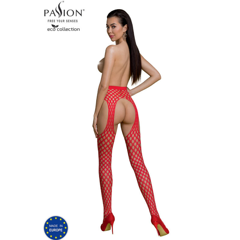 Vue de dos du collant resille rouge a grande maille Passion Eco, fesses nues sous la decoupe haute, maille ajouree epousant les jambes, escarpins rouges.