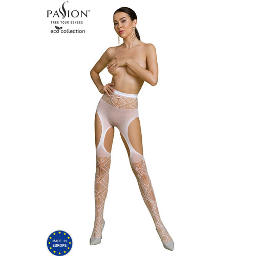 Mannequin seins couverts par les mains en collant resille blanc Passion Eco a faux porte-jarretelles, maille fine, vue de face, jambes mises en valeur.