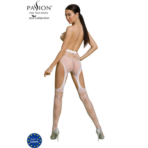Vue de dos du collant resille blanc Passion Eco a faux porte-jarretelles, maille transparente epousant hanches et fesses, talons clairs, fond blanc.