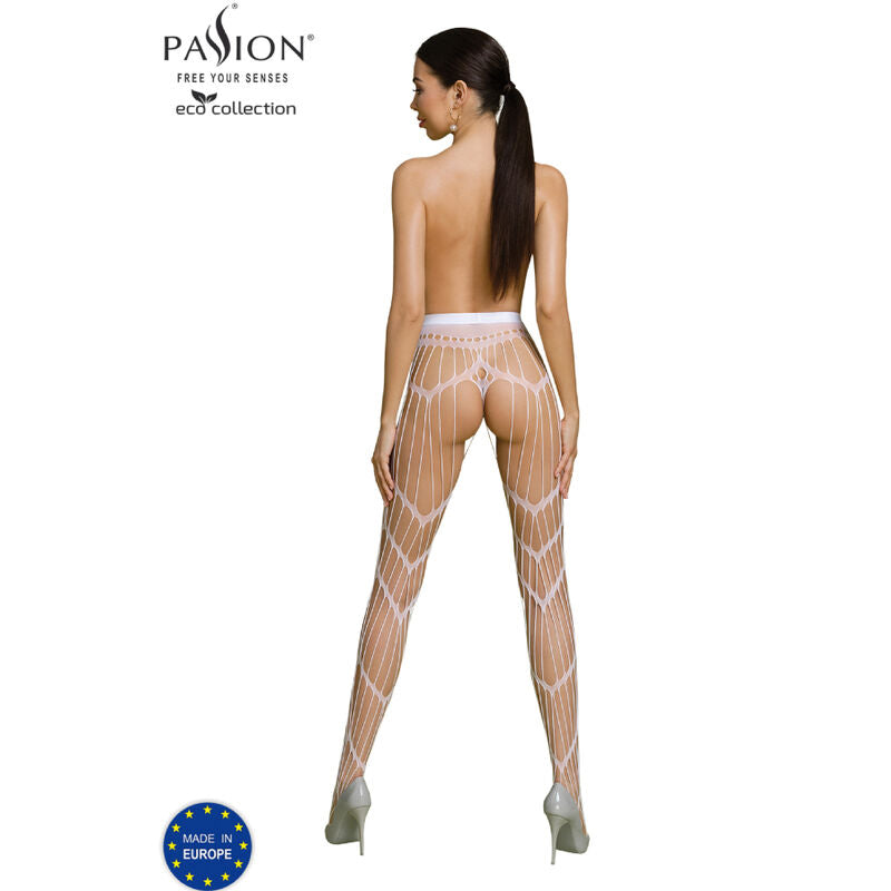 Vue de dos du collant resille ecru Passion Eco a lanieres verticales, maille epousant les fesses, motif chevron, talons clairs, fond blanc.