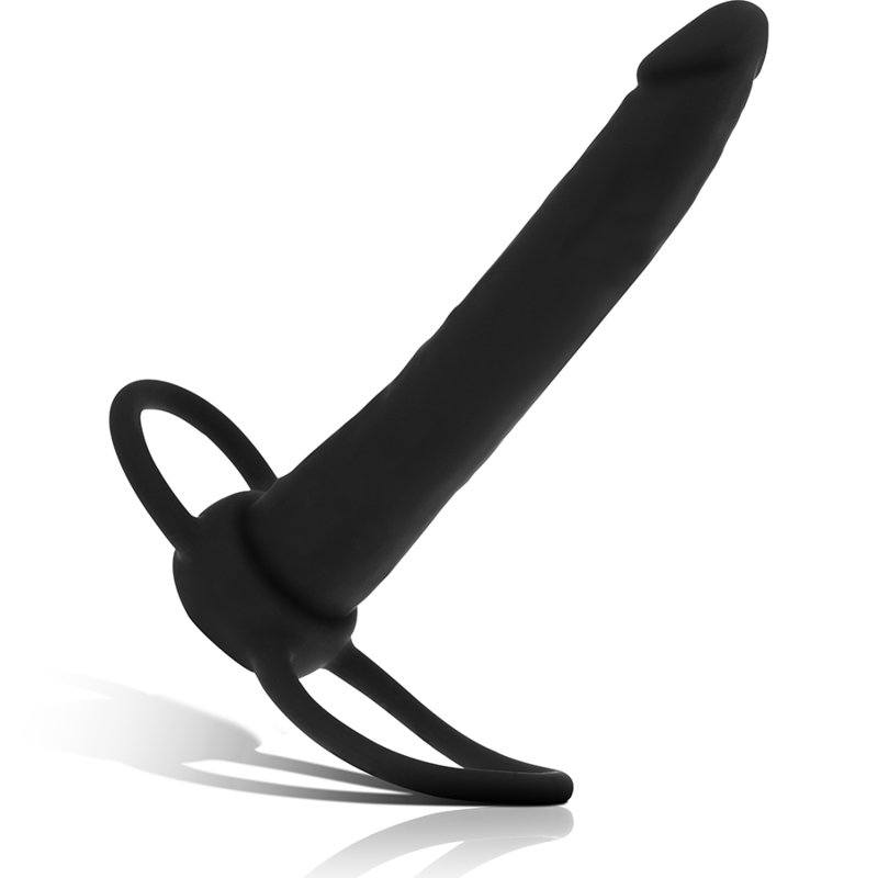 Cockring Cobi Onyx Mythology en silicone noir avec son petit gode anal lisse vu de trois quarts sur fond blanc, accessoire double anneau flexible et doux