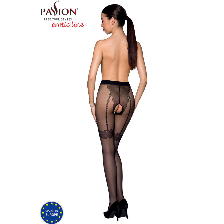 Collant ouvert noir Passion erotic line porté de dos, dos dénudé, motif couture sur la jambe, ouverture entrejambe et maille transparente sur talons hauts.