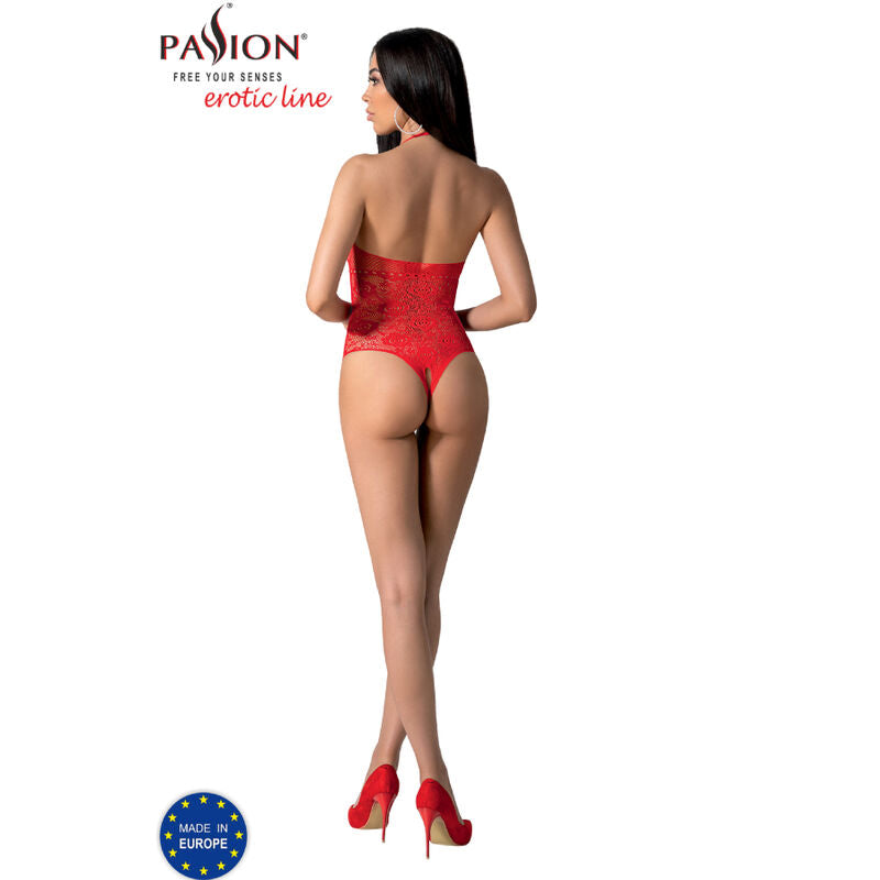 Vue de dos du body resille rouge Passion BS094 porte par un mannequin, coupe string echancree et maille ajouree, escarpins rouges pour silhouette sensuelle