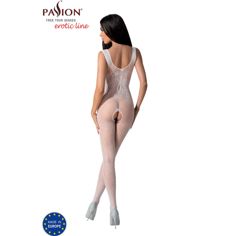 Profil du mannequin en combinaison resille blanche Passion BS098, maille fine transparente moulante integrale a entrejambe ouvert, escarpins clairs assortis