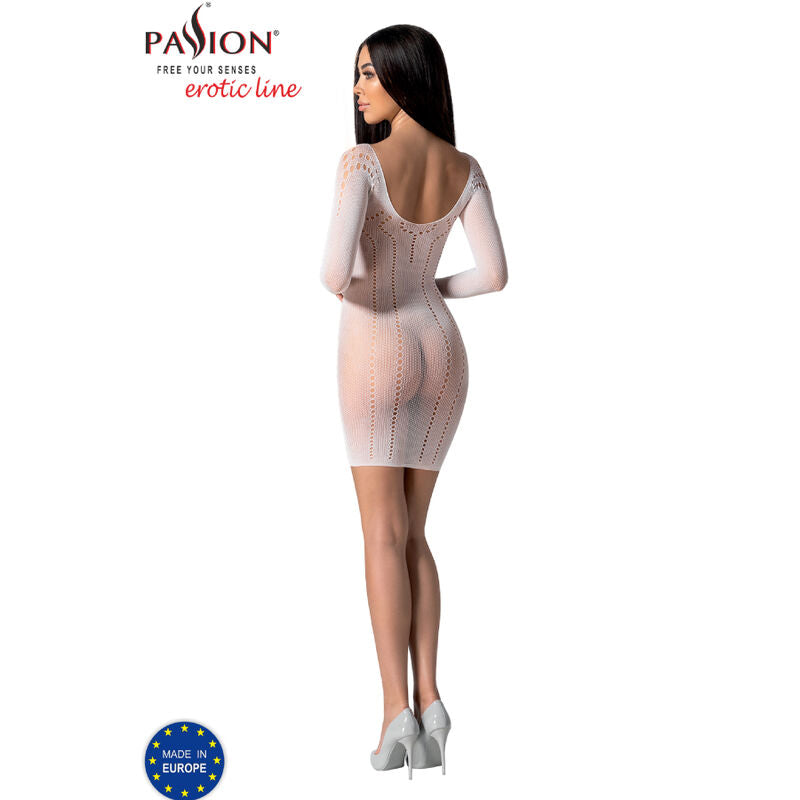 Vue de dos d'un mannequin en robe resille blanche Passion erotic line, maille moulante a manches longues mettant en valeur le galbe de la silhouette.