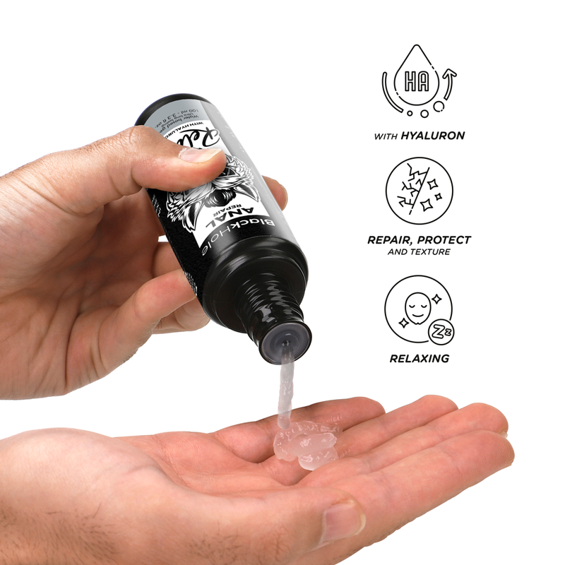 Flacon de lubrifiant anal Black Hole a l'acide hyaluronique verse dans la paume, glisse base eau, pictogrammes hyaluron repair protect texture et relaxing