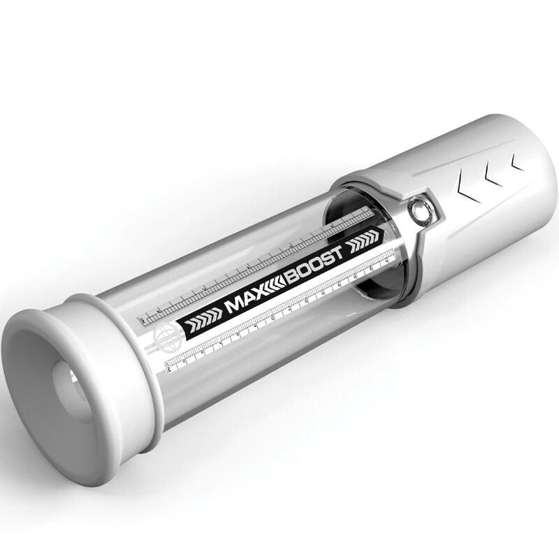 Pompe a penis Max Boost presentee a l'horizontale, cylindre transparent gradue et corps blanc, mecanisme piston manuel Pump Worx sur fond blanc.