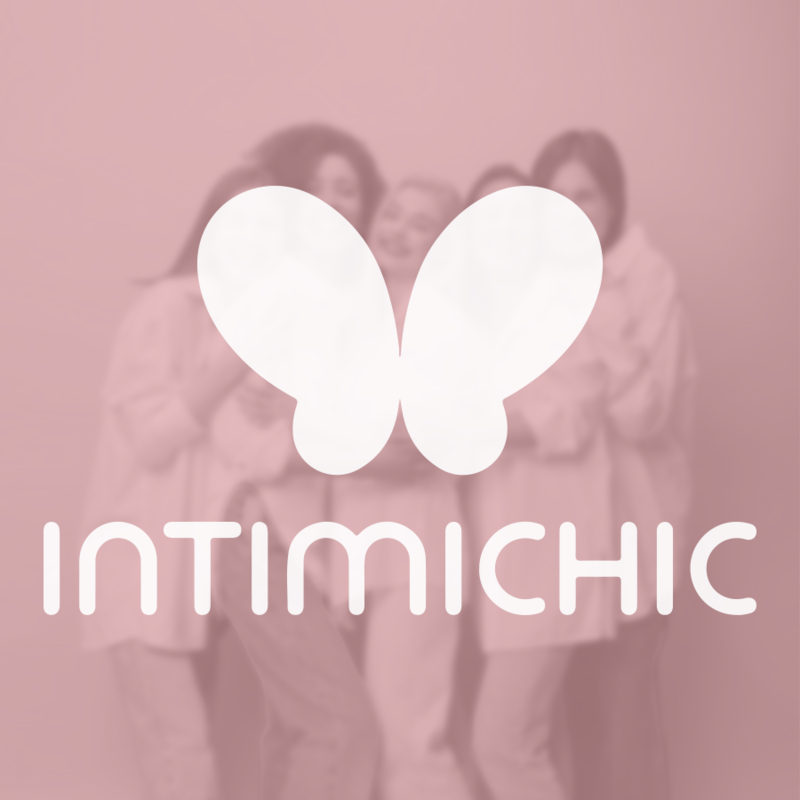 Visuel de marque Intimichic avec son logo papillon blanc, illustrant l'univers des protections intimes feminines et de l'hygiene au quotidien.
