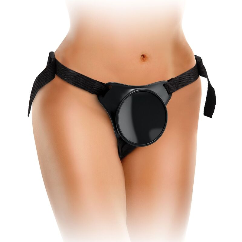 Harnais strap-on Body Dock noir porte de trois quarts sur un bassin nu, plaque de fixation centrale et sangles nylon reglables visibles.