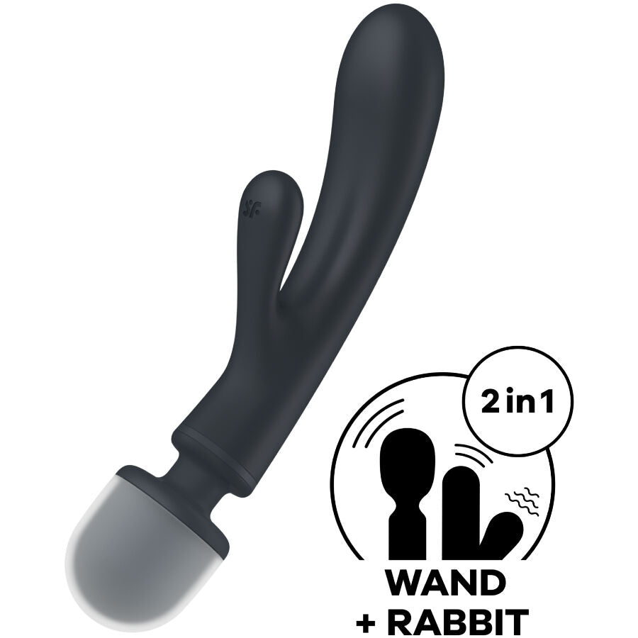 Satisfyer Triple Lover noir en vue inclinee avec pictogramme 2 en 1 wand plus rabbit, tete massante et bras lateral en silicone, double stimulation.