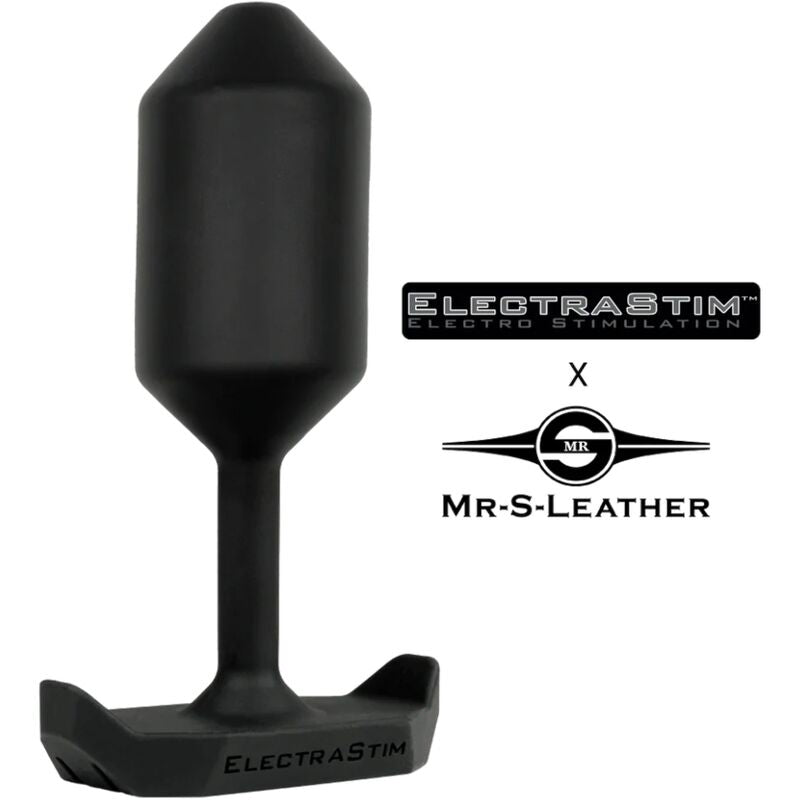 Plug anal WMCEBP ElectraStim x Mr S Leather en silicone noir vu de face, corps lourd lisse et base large a ailettes bipolaire pour electrostimulation confortable.